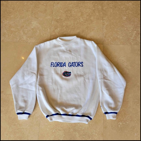 Vintage Crewneck. Super worm nd comfy. - Picture 1 of 4